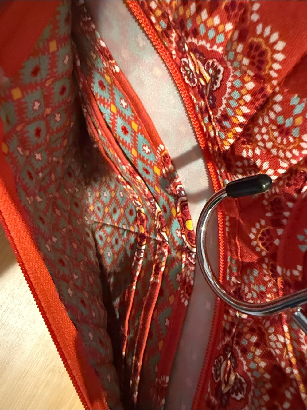 Vera Bradley “PAPRIKA”  Quilted Hanging Travel Organizer - Picture 3 of 6